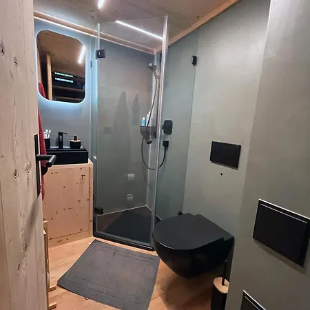 Maiensaess, Berghuette Chlara - Autark, Voll Ausgestattet, Ressourcen Begrenzt *