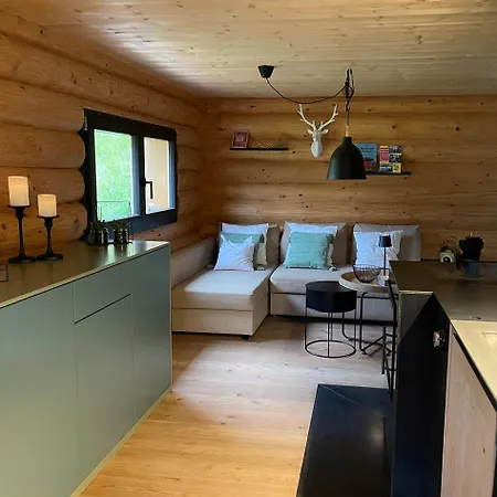 Maiensaess, Berghuette Chlara - Autark, Voll Ausgestattet, Ressourcen Begrenzt Untervaz