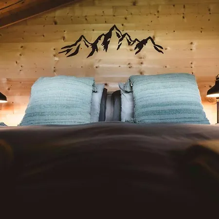 Chalet Maiensäss, Berghütte Chlara - Autark, Voll Ausgestattet, Ressourcen Begrenzt
