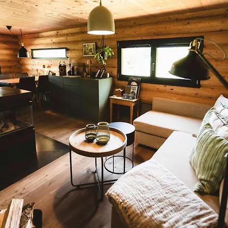 Chalet Maiensäss, Berghütte Chlara - Autark, Voll Ausgestattet, Ressourcen Begrenzt