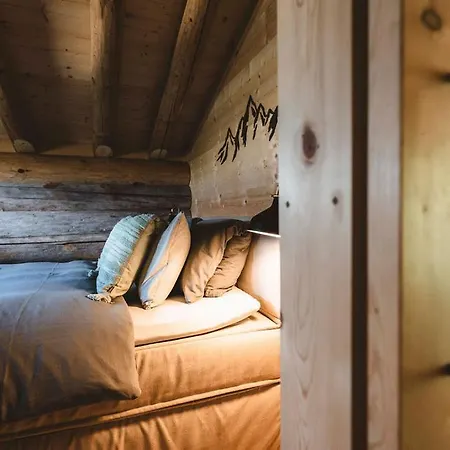 Chalet Maiensäss, Berghütte Chlara - Autark, Voll Ausgestattet, Ressourcen Begrenzt *