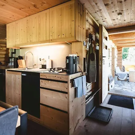 Chalet Maiensäss, Berghütte Chlara - Autark, Voll Ausgestattet, Ressourcen Begrenzt *