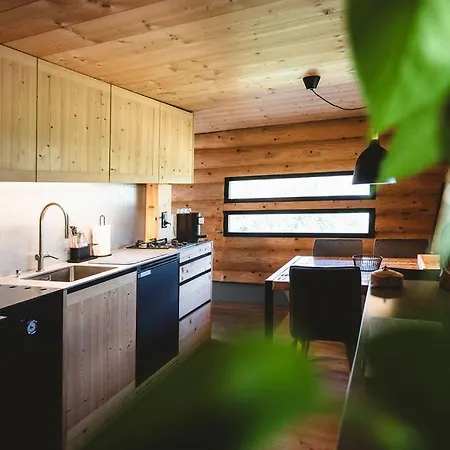 Maiensäss, Berghütte Chlara - Autark, Voll Ausgestattet, Ressourcen Begrenzt Chalet