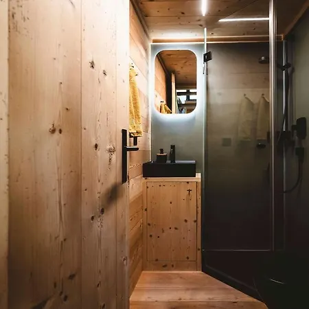 Maiensäss, Berghütte Chlara - Autark, Voll Ausgestattet, Ressourcen Begrenzt Chalet *