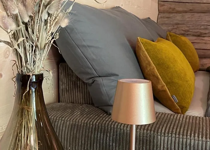 Maiensaess, Berghuette Chlara - Autark, Voll Ausgestattet, Ressourcen Begrenzt Untervaz