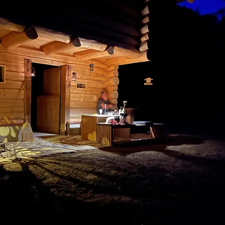 Maiensaess, Berghuette Chlara - Autark, Voll Ausgestattet, Ressourcen Begrenzt *