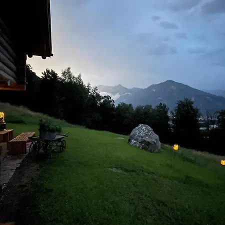 Maiensaess, Berghuette Chlara - Autark, Voll Ausgestattet, Ressourcen Begrenzt Chalet